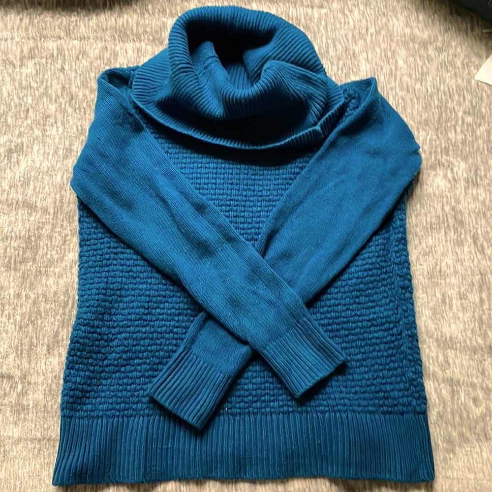 Banana republic sweater (M)